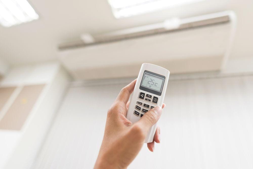 shutterstock.com/iChzigo