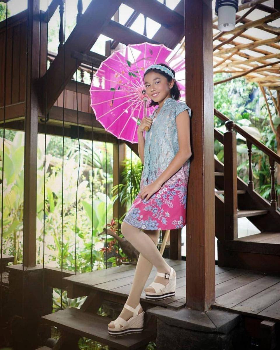 instagram.com/essentiacollections