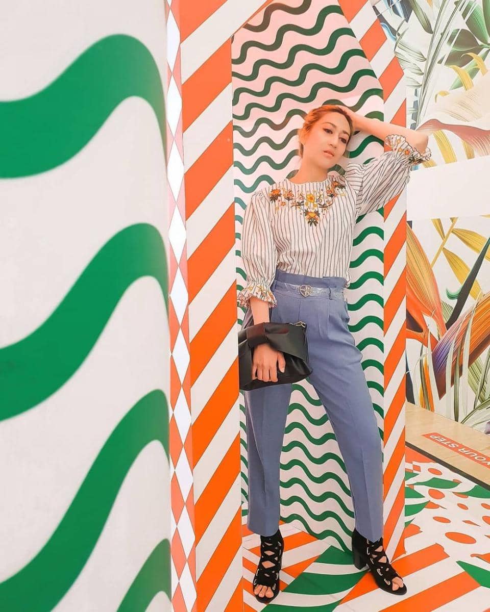 instagram.com/akuhelmalia