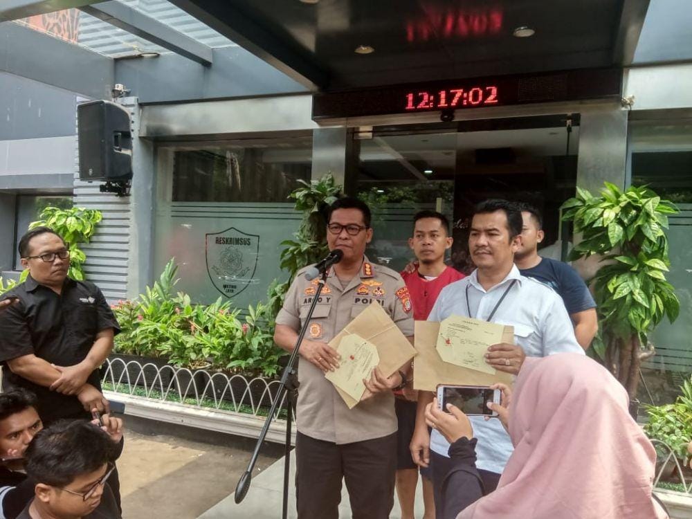 Tersangka penyebar berita hoaks surat suara (IDN Times/Axel Jo Harianja)