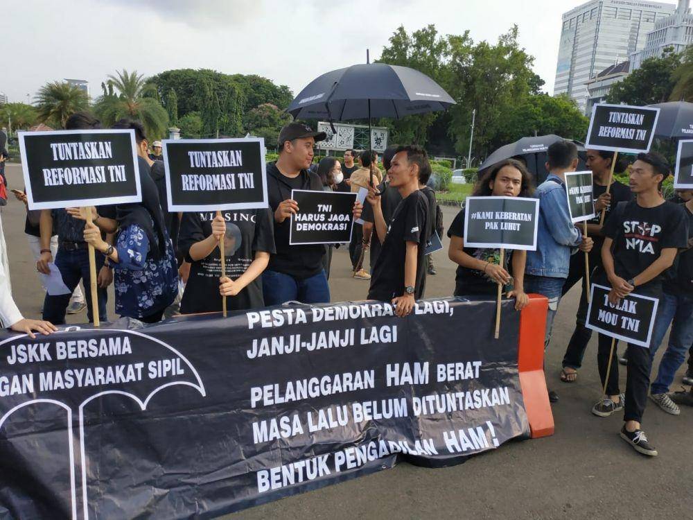 Aksi Kamisan ke-576 di depan Istana Negara (IDN Times/Axel Jo Harianja)