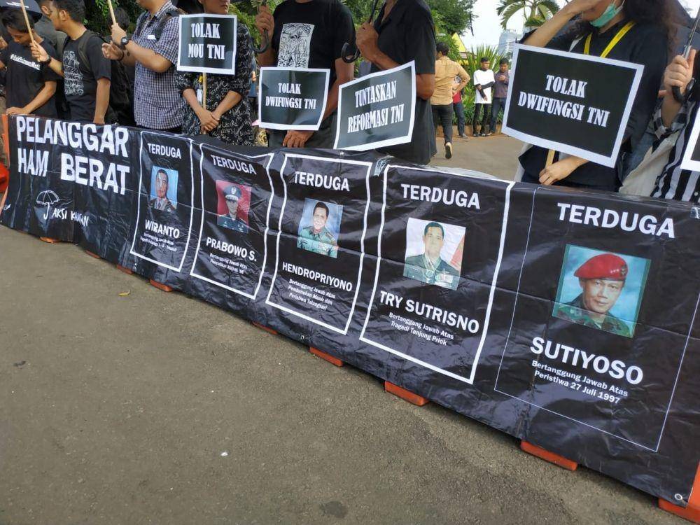 Aksi kamisan ke-576 di depan Istana Negara (IDN Times/Axel Jo Harianja)