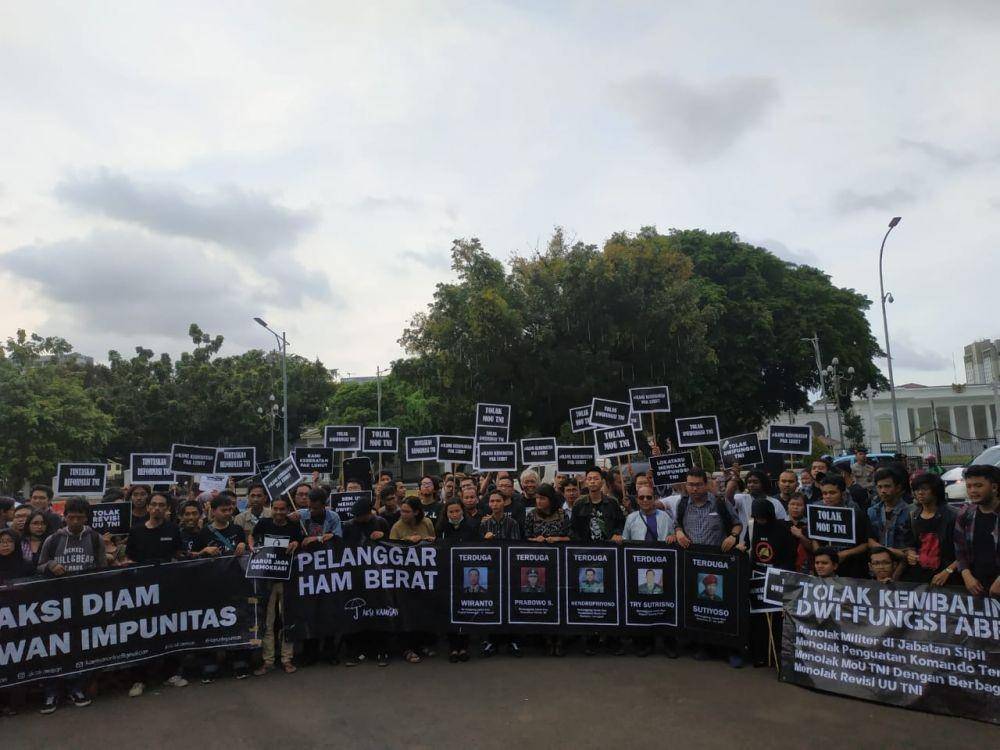 Aksi Kamisan ke-576 di depan Istana Negara (IDN Times/Axel Jo Harianja)