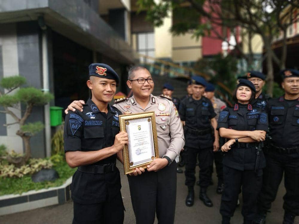 Pemberian Penghargaan kepada Bripda Sani Rizki (IDN Times/Axel Jo Harianja)