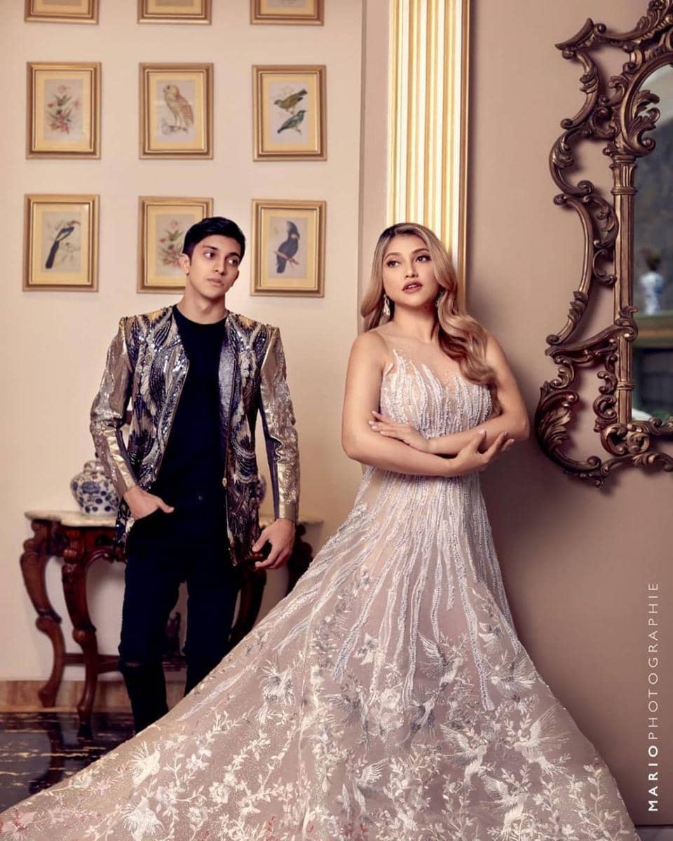 Hot Mama Idaman, 10 Kedekatan Sarah Azhari & Putranya Bak Kakak Adik