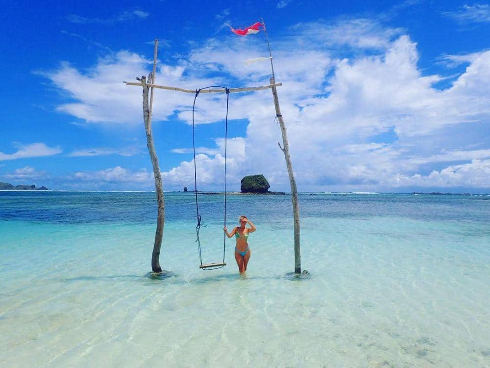 instagram.com/poppypleasants