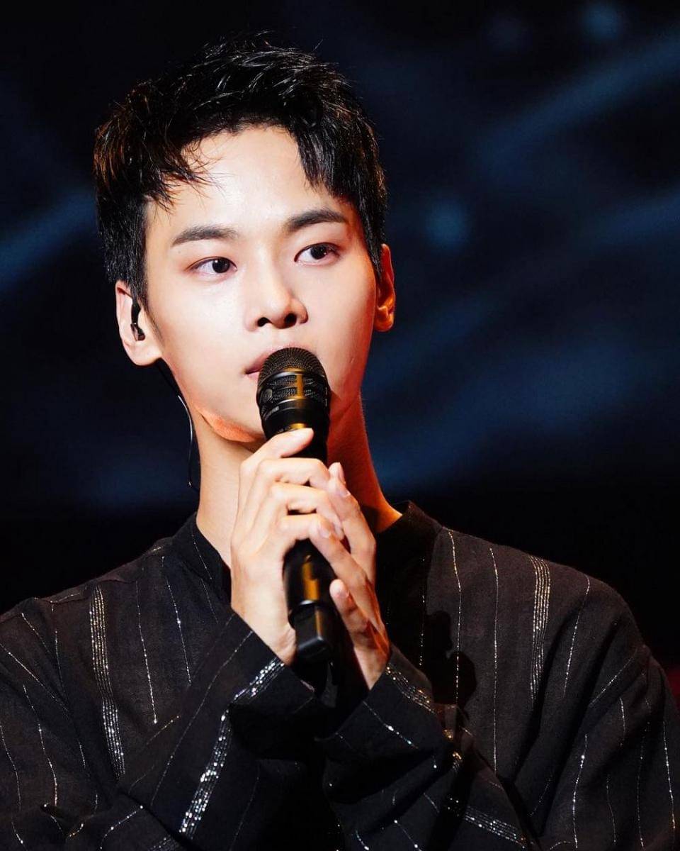 instagram.com/achahakyeon