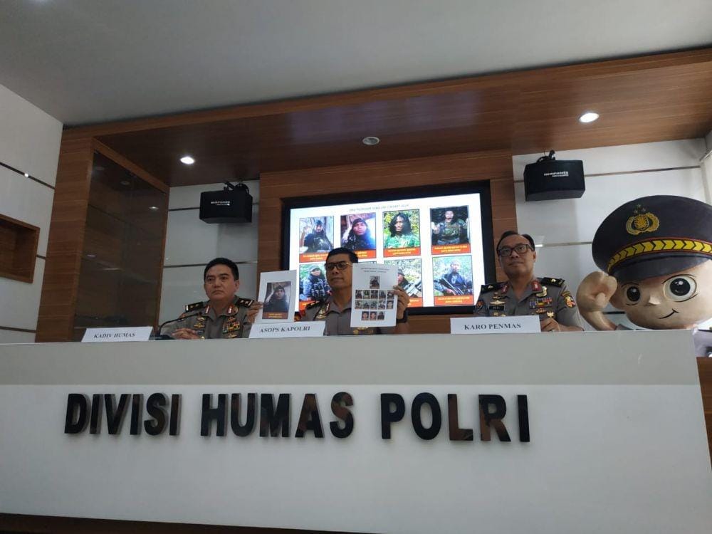 Konferensi Pers di Mabes Polri (IDN Times/Axel Jo Harianja)
