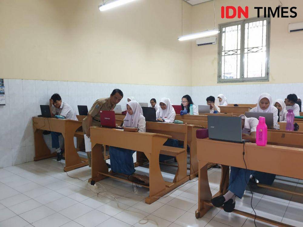 (Ilustrasi ujian nasional Sekolah Menengah Atas) IDN Times/Vanny El Rahman