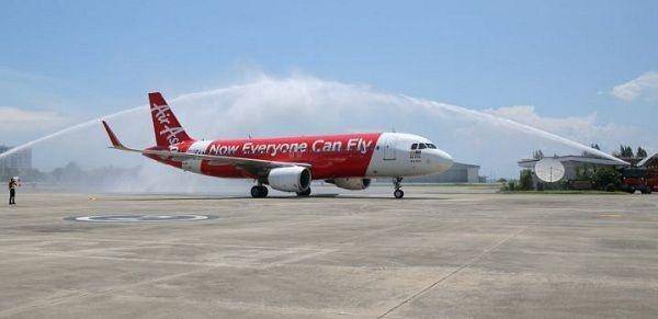 (Salah satu armada AirAsia) www.twitter.com/@AirAsia