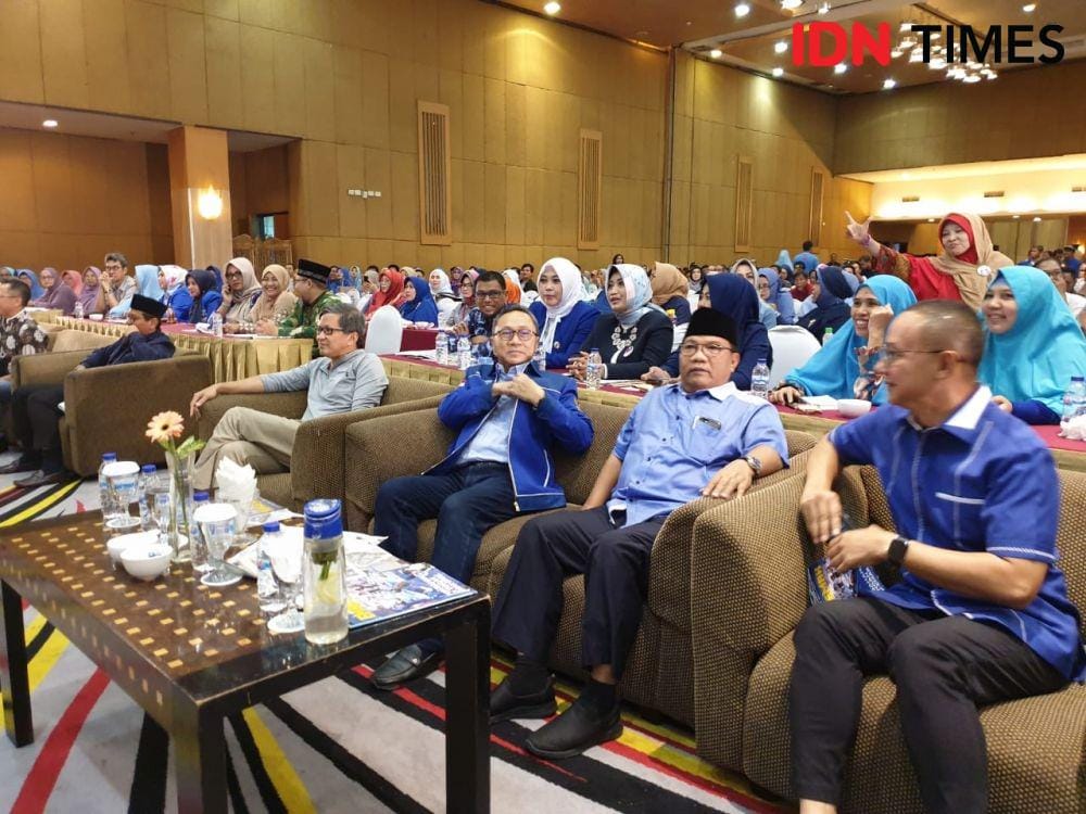 Ketua Umum PAN Zulkifli Hasan dan Ketua DPW PAN Jatim, Masfuk. IDN Times/Vanny El Rahman