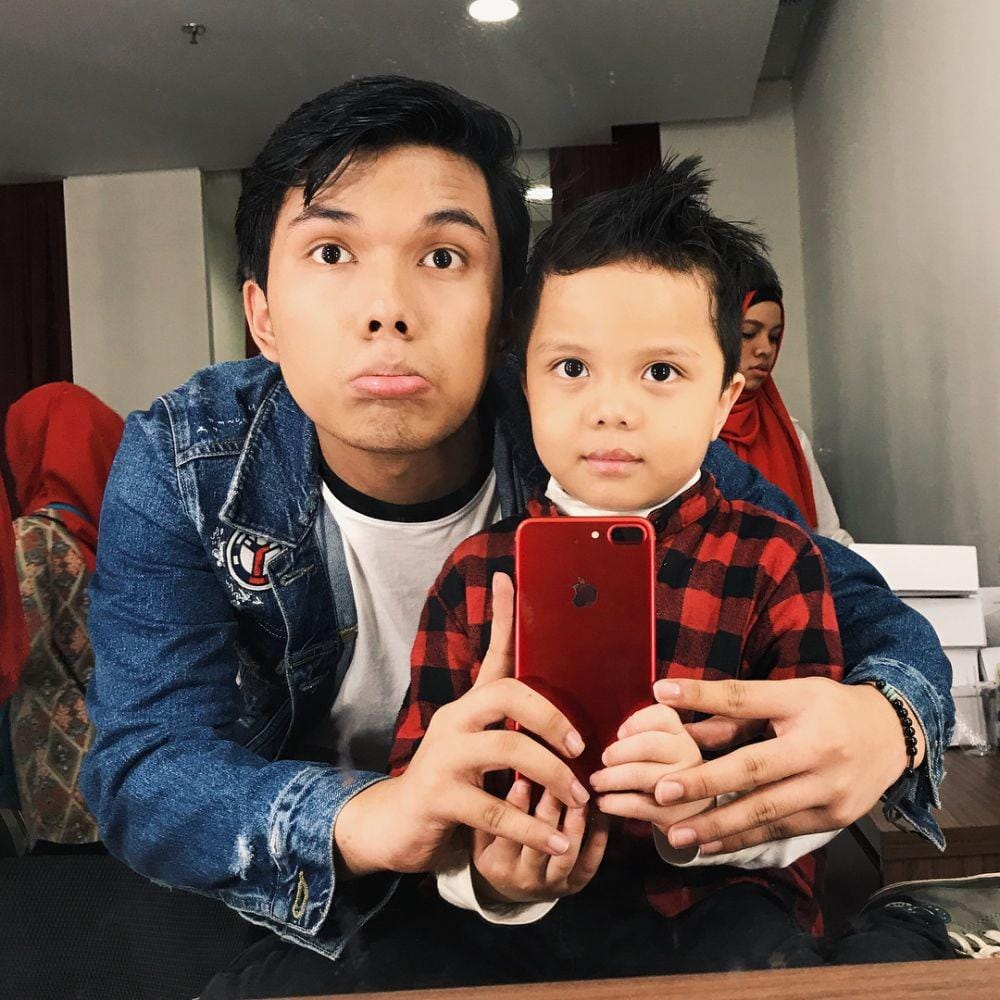 Instagram.com/thariqhalilintar