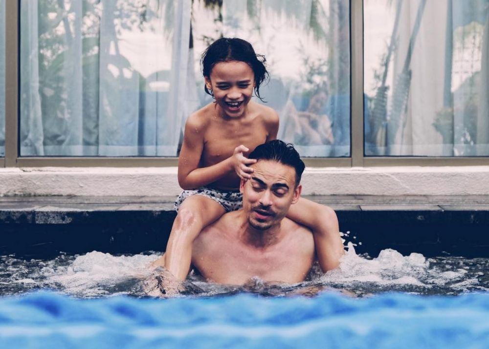 Instagram.com/ashrafsinclair