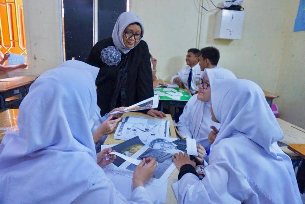 (Menlu Retno Marsudi ketika sedang berdialog dengan siswa di Sekolah Indonesia di Jeddah) Kementerian Luar Negeri