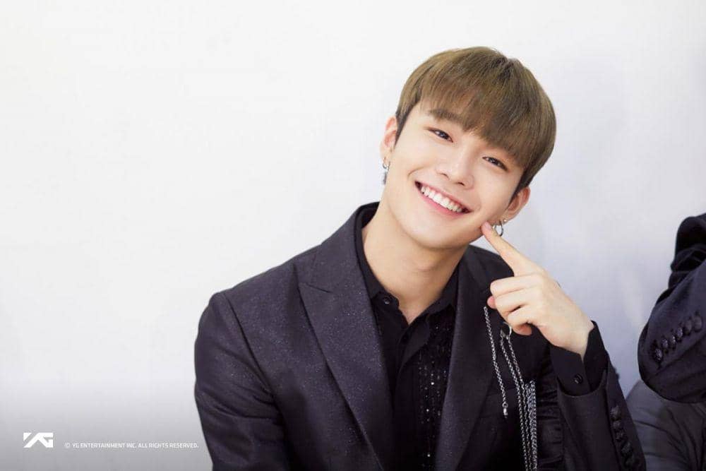 twitter.com/CharmantHun