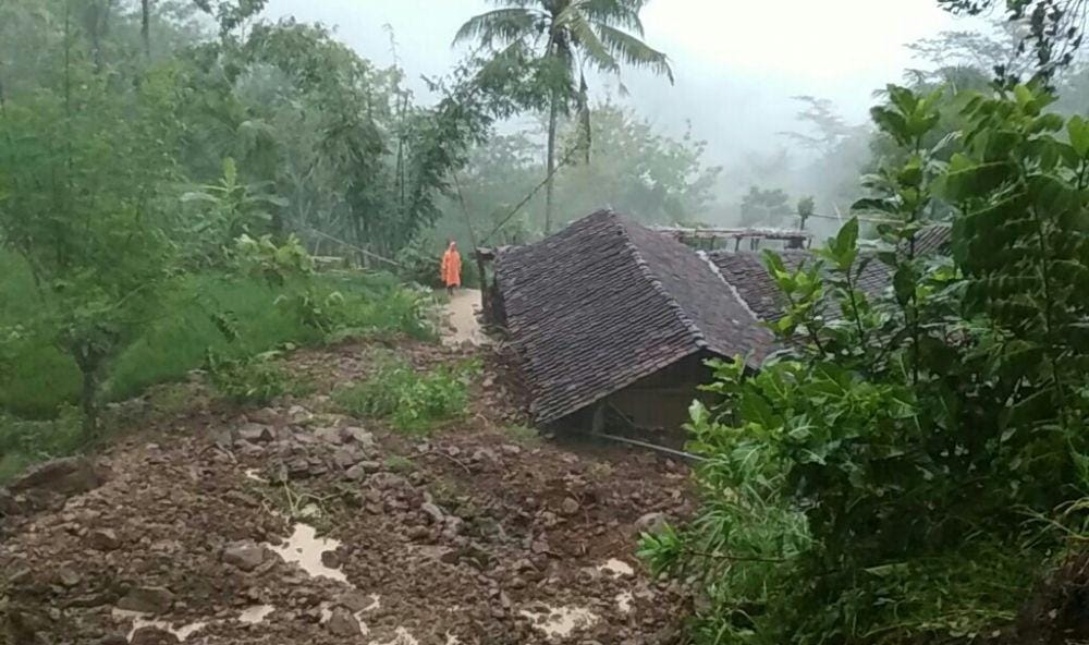 Ilustrasi longsor (IDN Times/Istimewa)