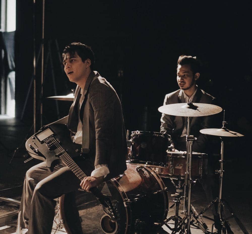 instagram.com/zeta.band