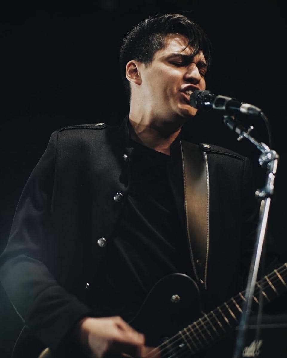 instagram.com/zeta.band