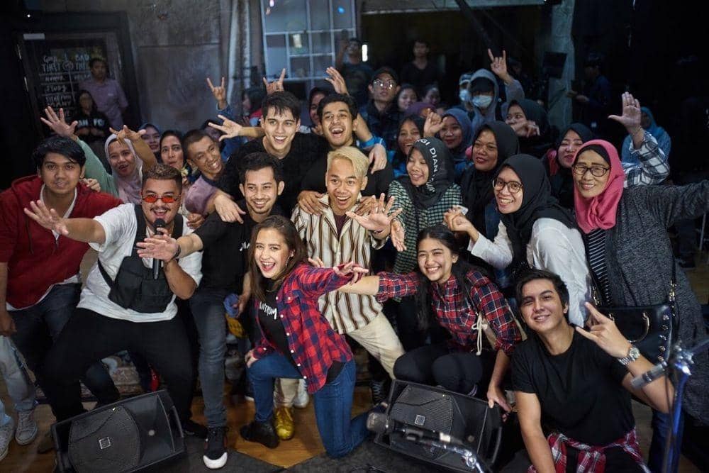 instagram.com/zeta.band