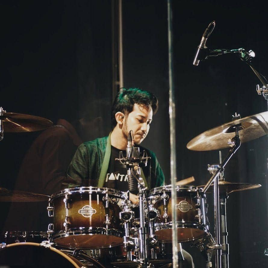 instagram.com/zeta.band