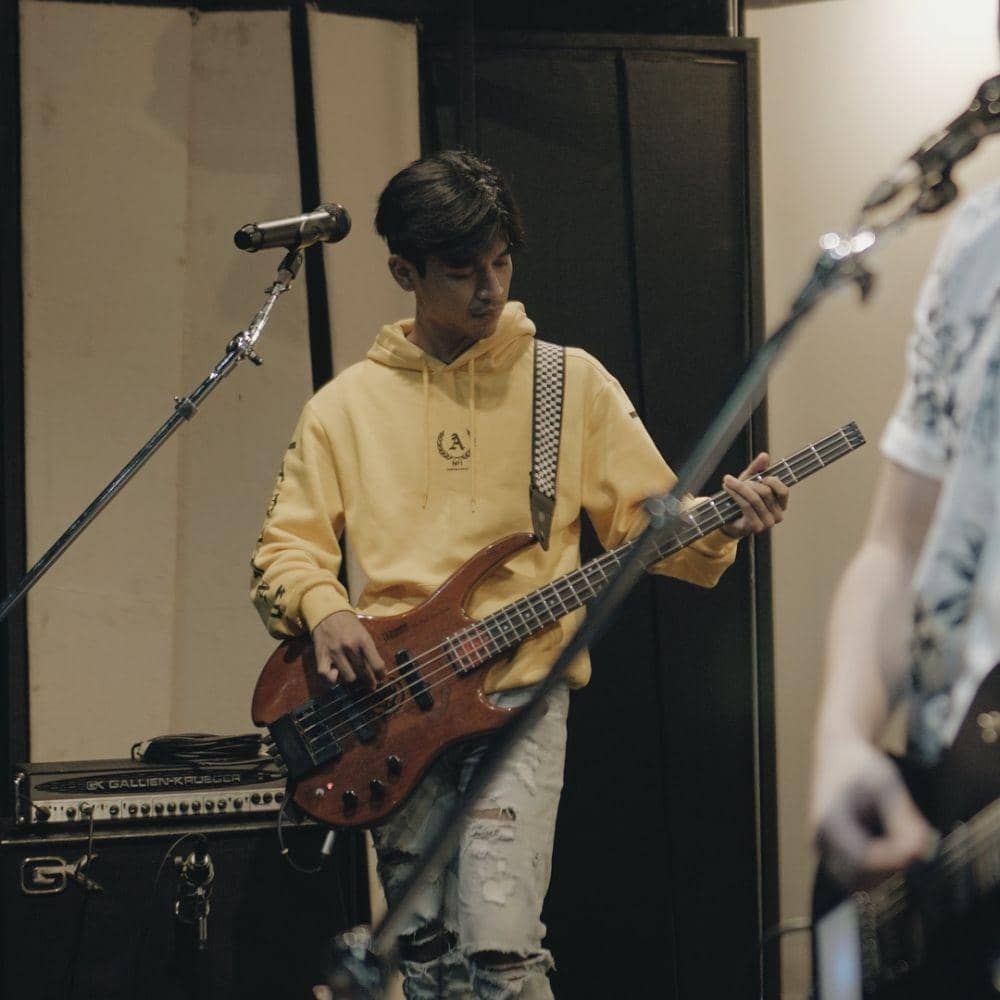 instagram.com/zeta.band