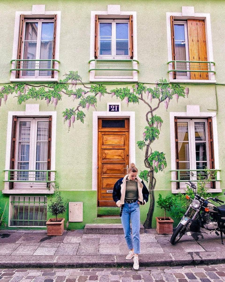 Instagram.com/victoriachmel