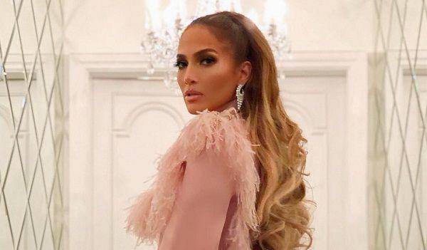 instagram.com/jlo