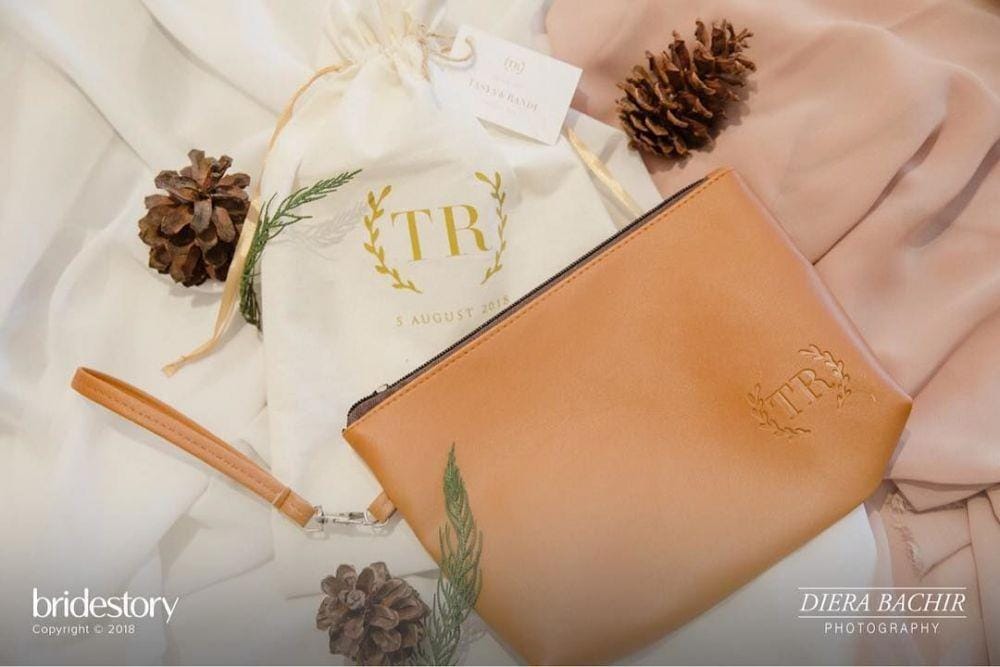 instagram.com/thebridestory