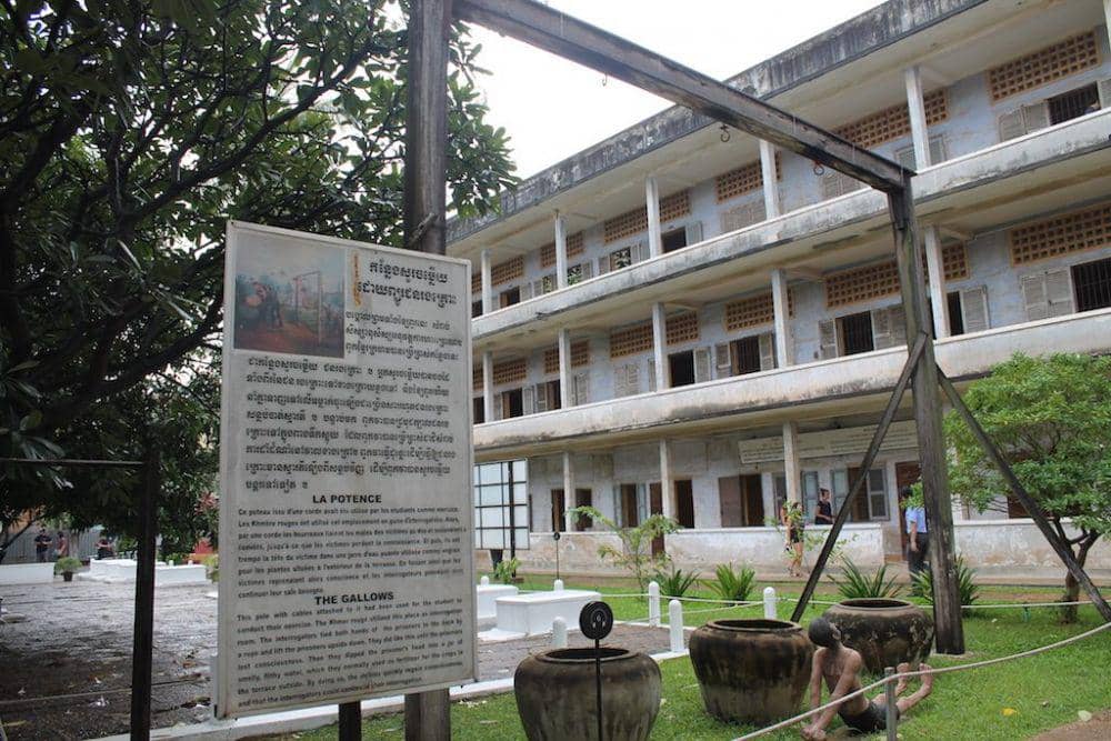 ladieswhattravel.com