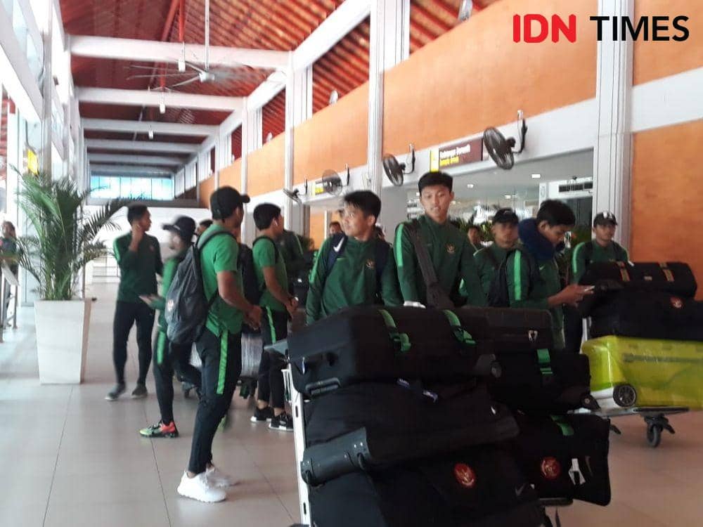 Timnas U-22 saat baru tiba di Bali untuk melakukan laga uji coba beberapa waktu lalu. IDN Times/Imam Rosidin