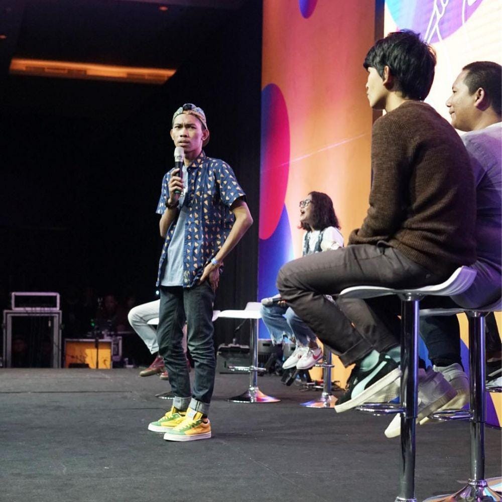 Instagram.com/localstandupday