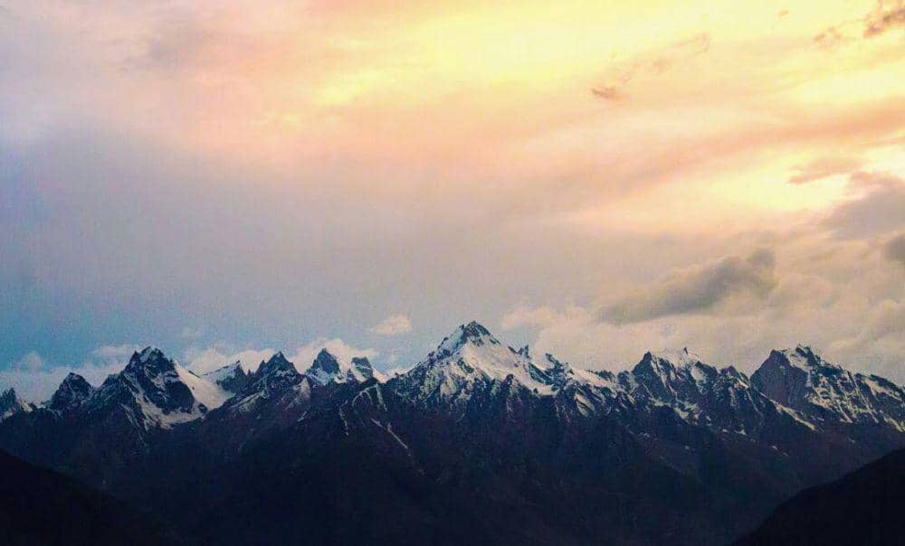 instagram.com/hallelahuja