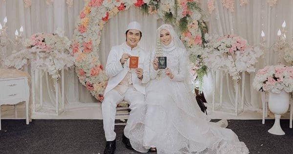 10 Momen Berharga di Akad Nikah Selebgram Alfy Saga dan Fatma