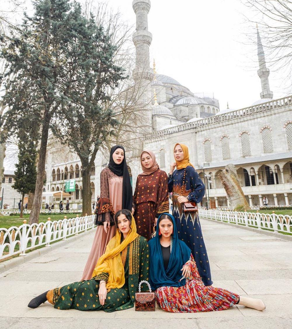 instagram.com/rachelvennya