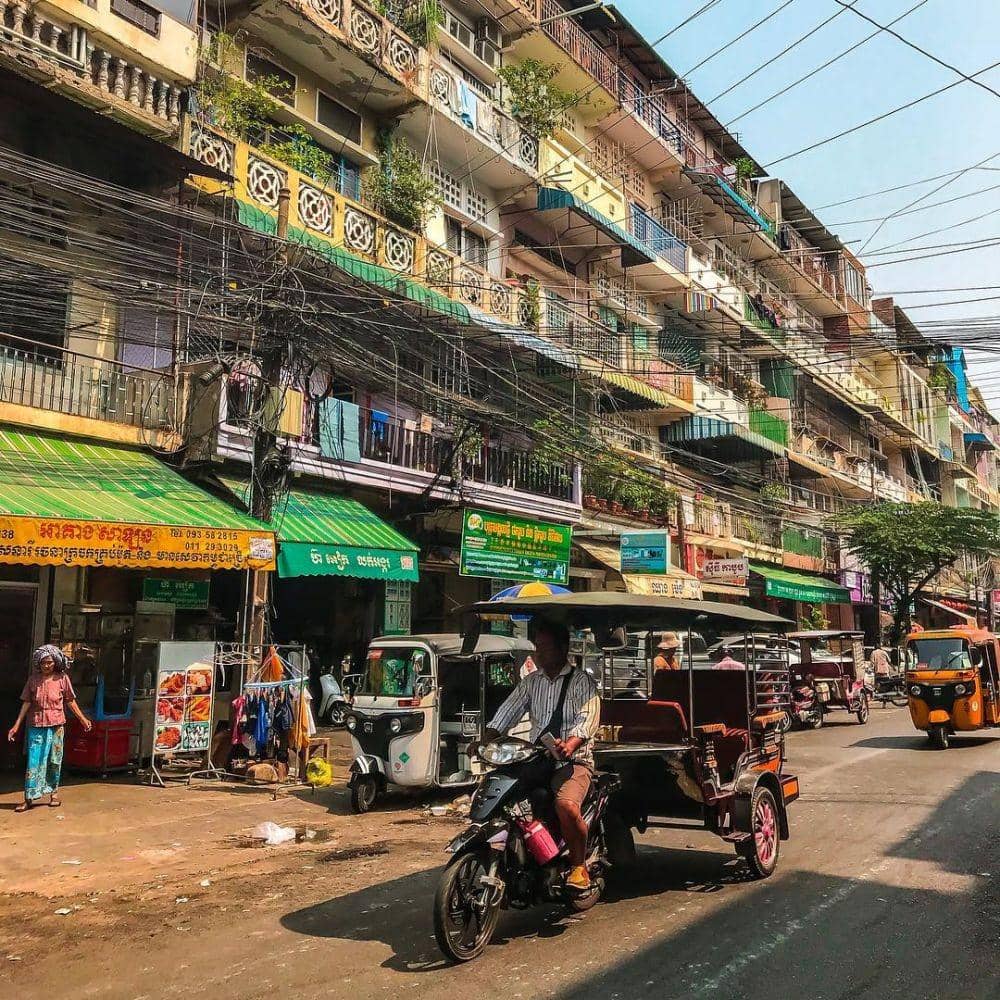 instagram.com/thetravelteller_