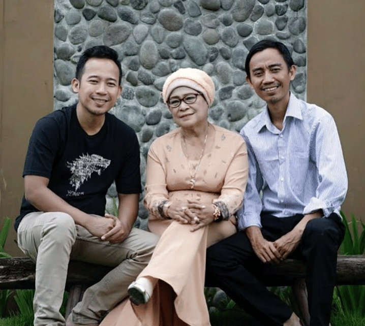 instagram.com/dennycagur