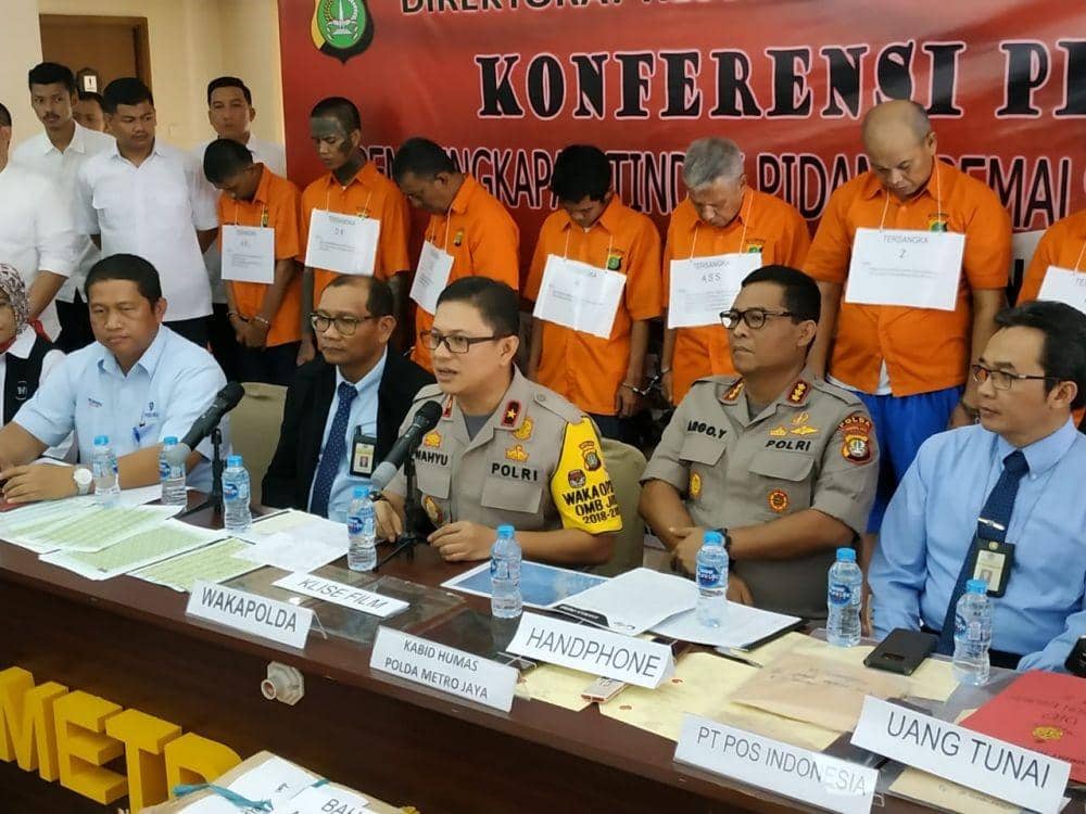 Konferensi Pers Materai Palsu (IDN Times/Axel Jo Harianja)