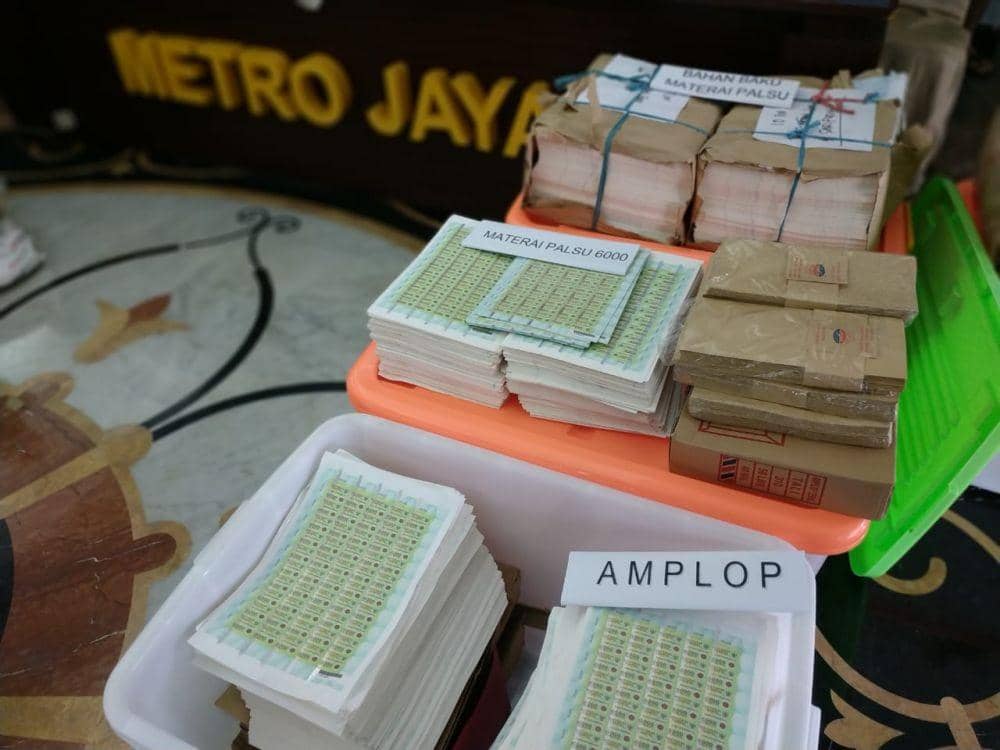 Materai Palsu (IDN Times/Axel Jo Harianja)