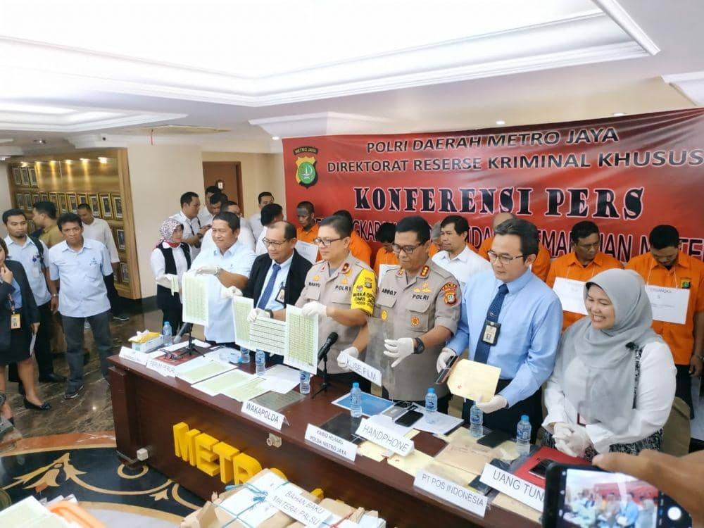 Konferensi Pers Materai Palsu (IDN Times/Axel Jo Harianja)