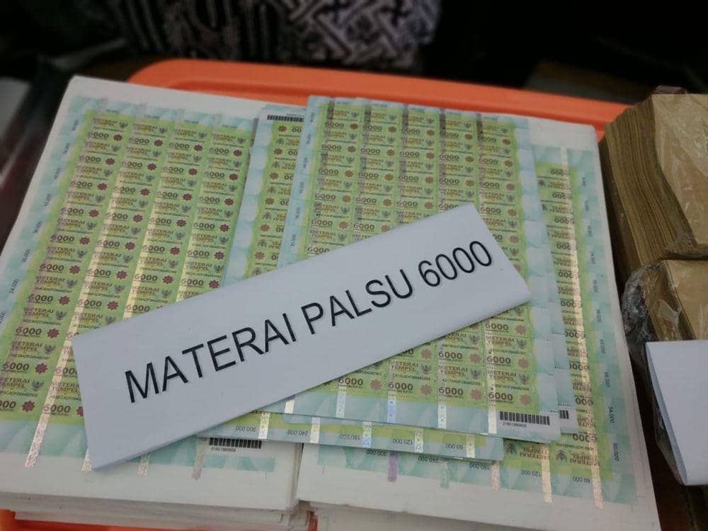 Materai Palsu (IDN Times/Axel Jo Harianja)