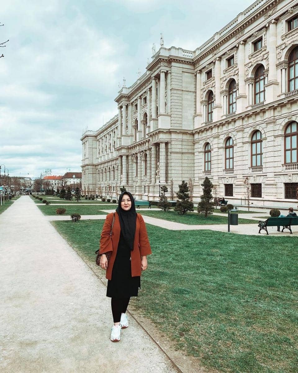 instagram.com/risa_saraswati