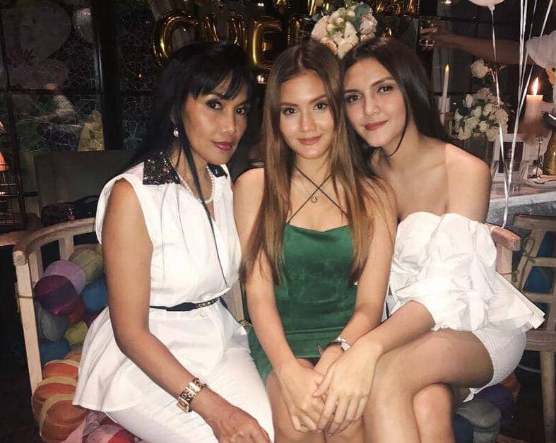 instagram.com/chelseashania