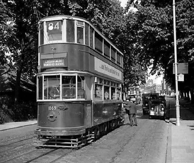 (MRT kuno di London) Pinterest/Nelie Wombat