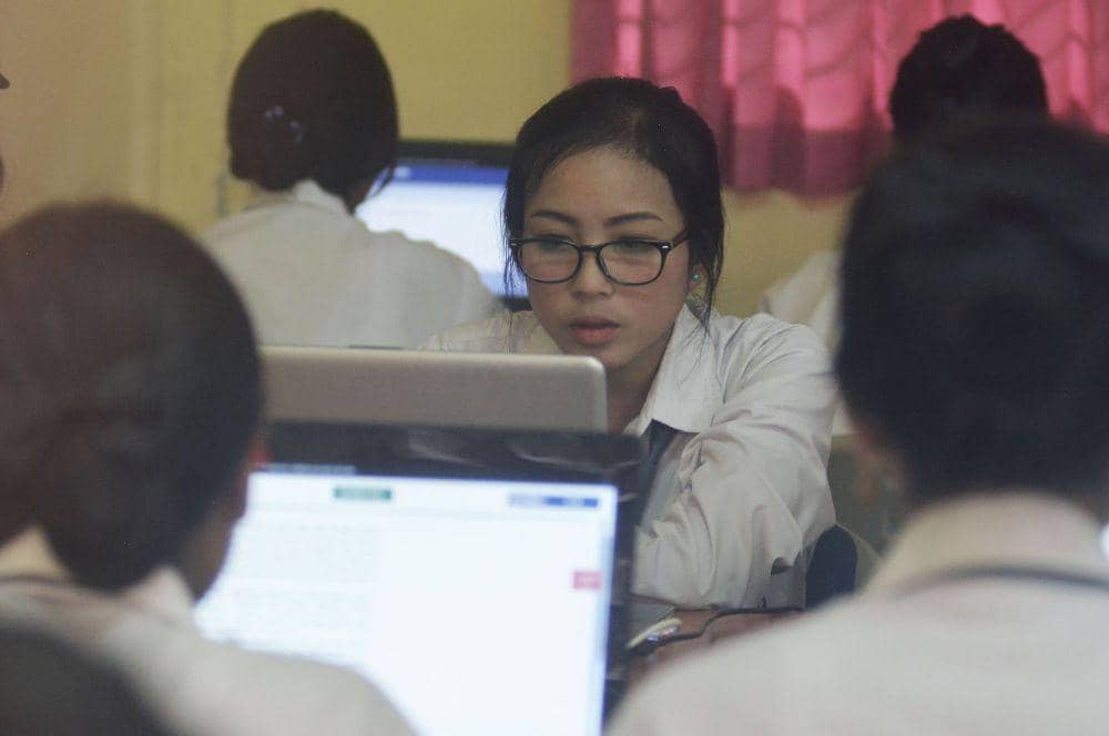 Ujian Nasional Berbasis Komputer (UNBK) di Sekolah Menengah Kejuruan (SMK) Pariwisata Dalung, Badung, Bali - ANTARA FOTO/Fikri Yusuf
