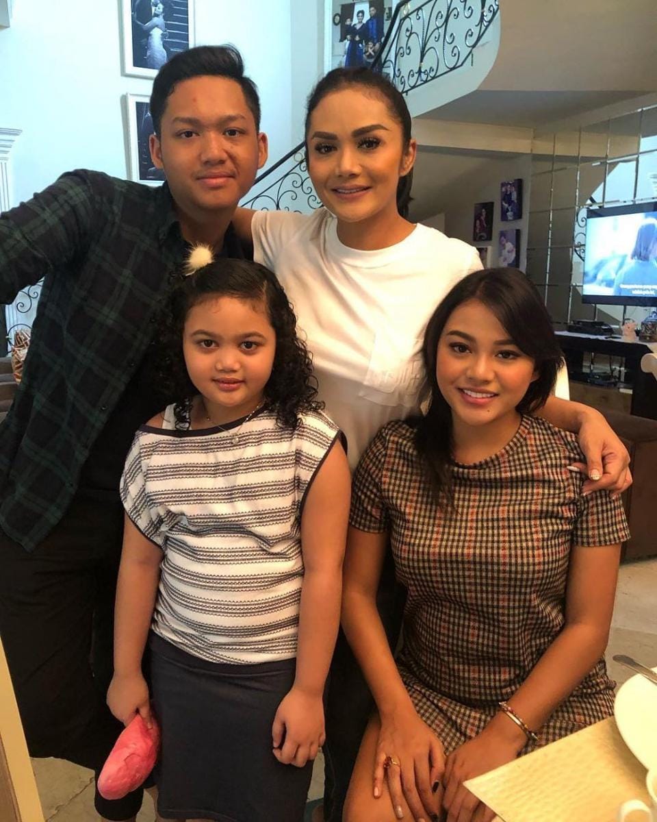 instagram.com/krisdayantilemos