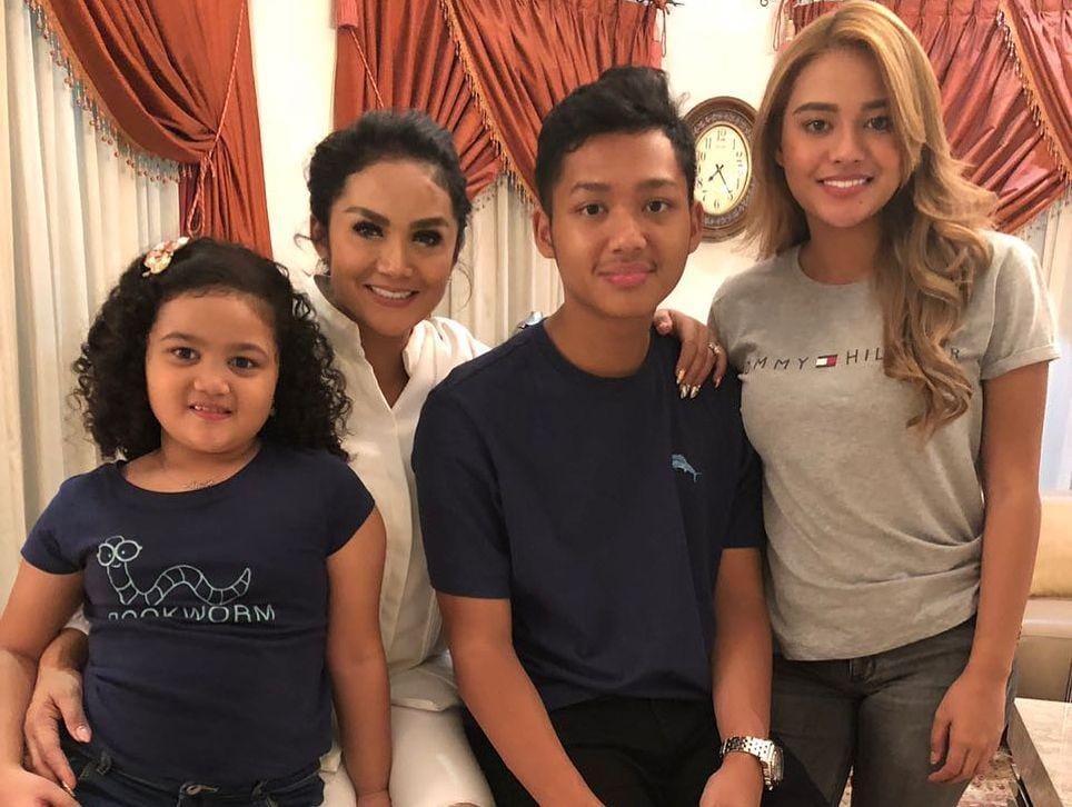 instagram.com/krisdayantilemos