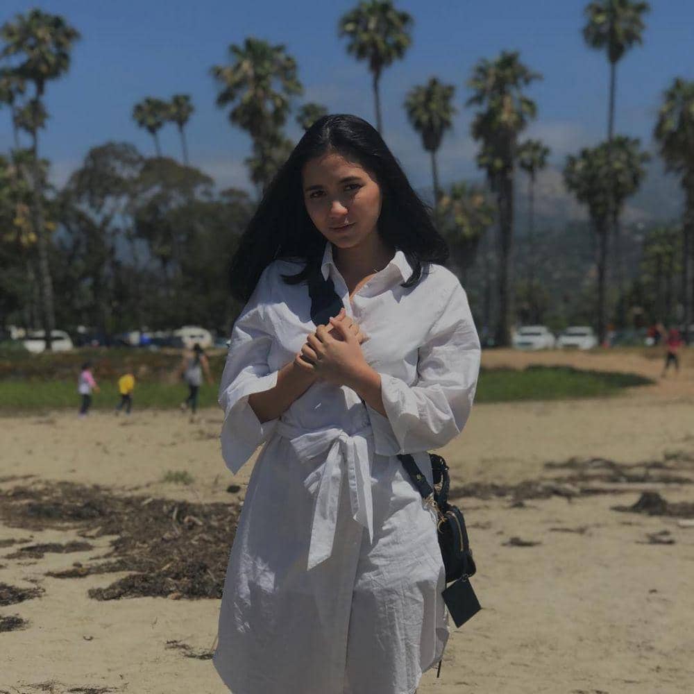 instagram.com/@ashzahrantiara