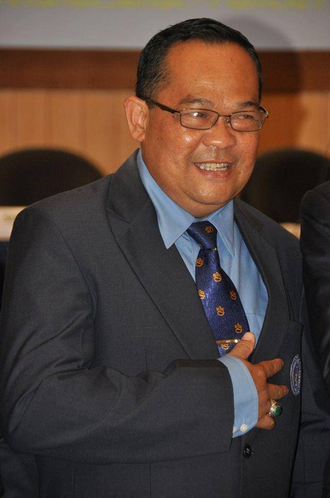 Rektor uny Sutrisna Wibawa