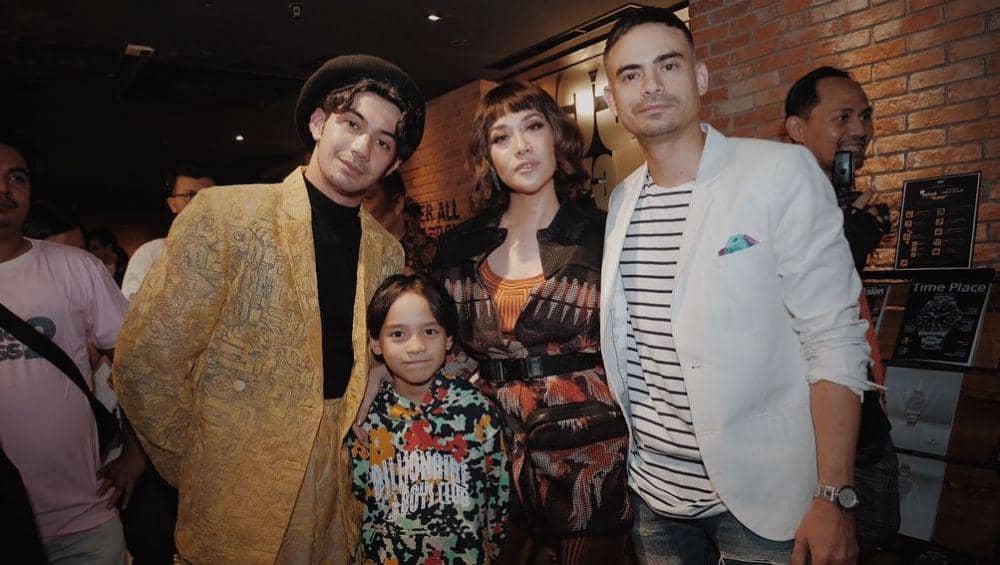 instagram.com/officialpilarez