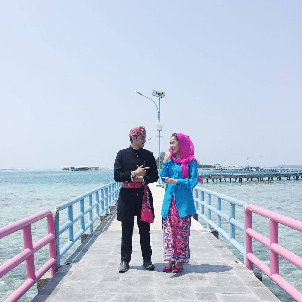 instagram.com/karinadhara